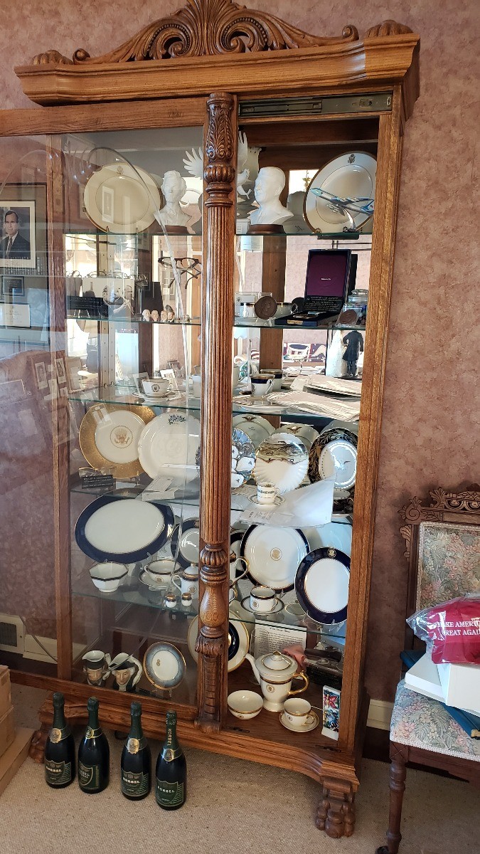 The Hansen Collection Curio